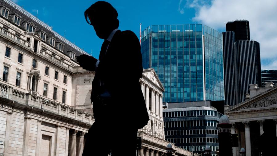 Bonus bonanza boosts FTSE 100 chief executives’ pay by nearly a quarter