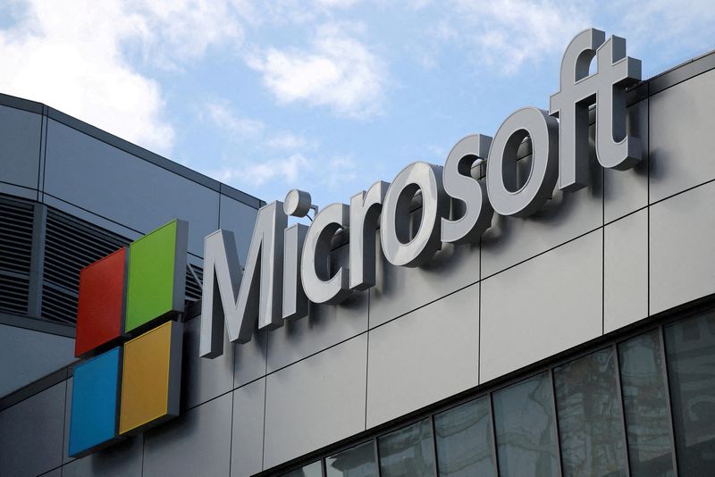Microsoft probes outage issues into Teams, Outlook services