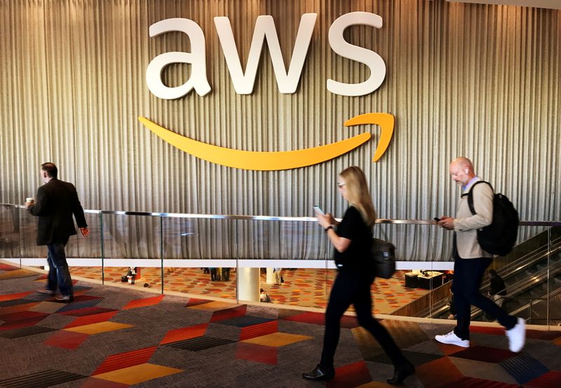 Amazon beats Q4 sales expectations but cloud revenue misses