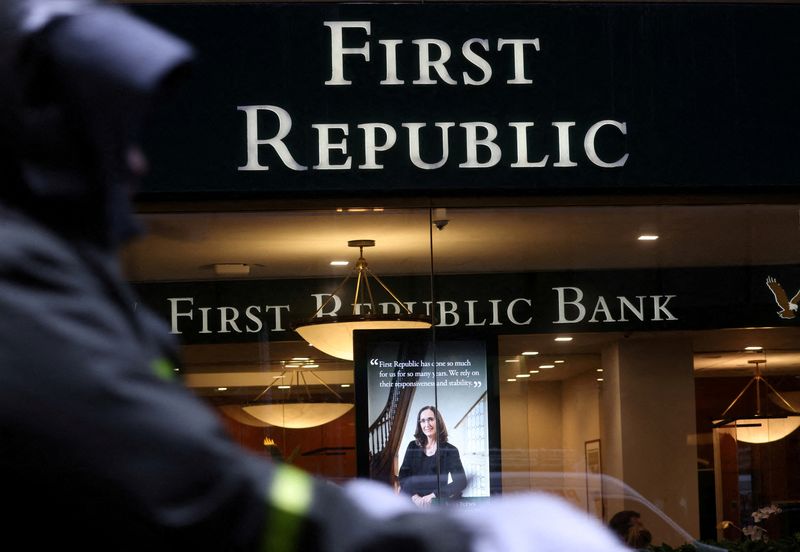 First Republic Bank plans to raise cash by selling shares privately - NYT