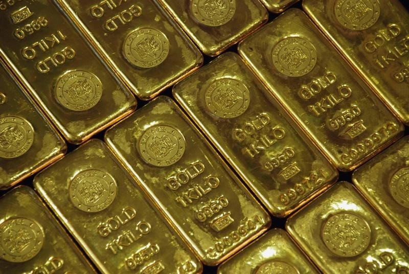 Gold prices set for strong week as bank jitters spur safe haven demand