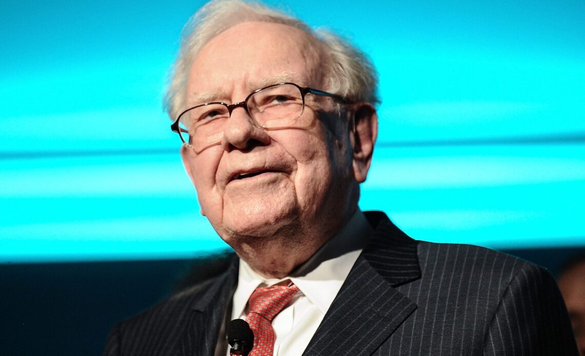 Warren Buffett in talks with Biden administration on regional banking crisis, possible investment
