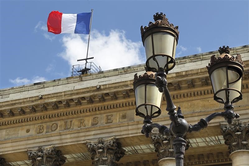 France stocks lower at close of trade; CAC 40 down 0.09%