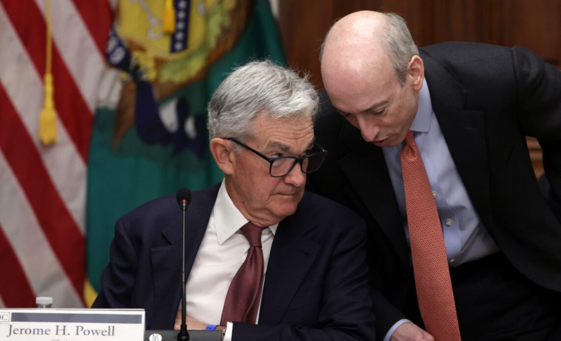 Hedge funds exploit debt crisis through basis trade: sources