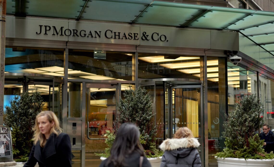 JPMorgan Chase cut about 500 tech and ops jobs