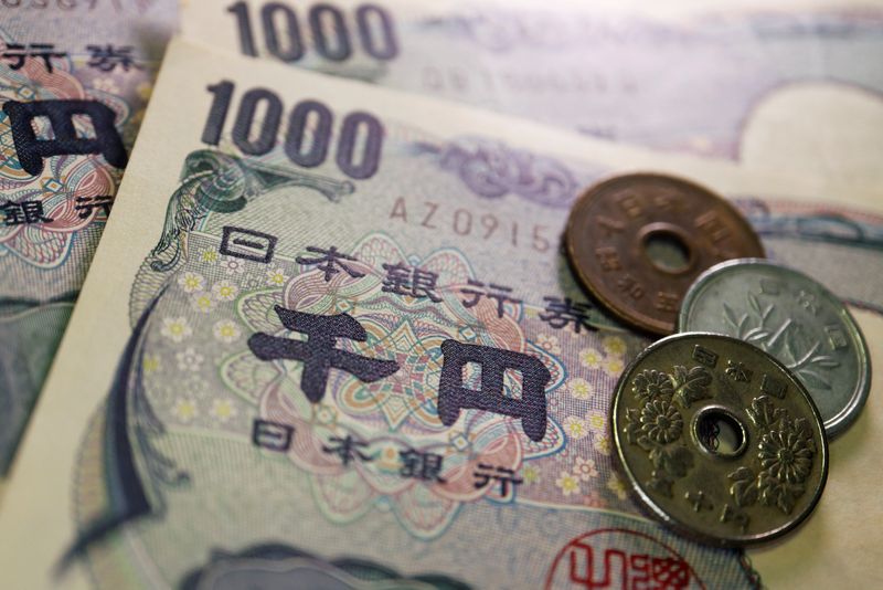 Japan's Suzuki says FX rates should be set by markets
