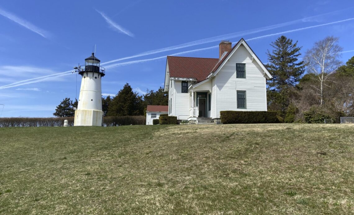 U.S. is auctioning or giving away 10 lighthouses