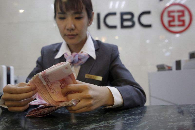 China's biggest state banks cut interest rates on yuan deposits