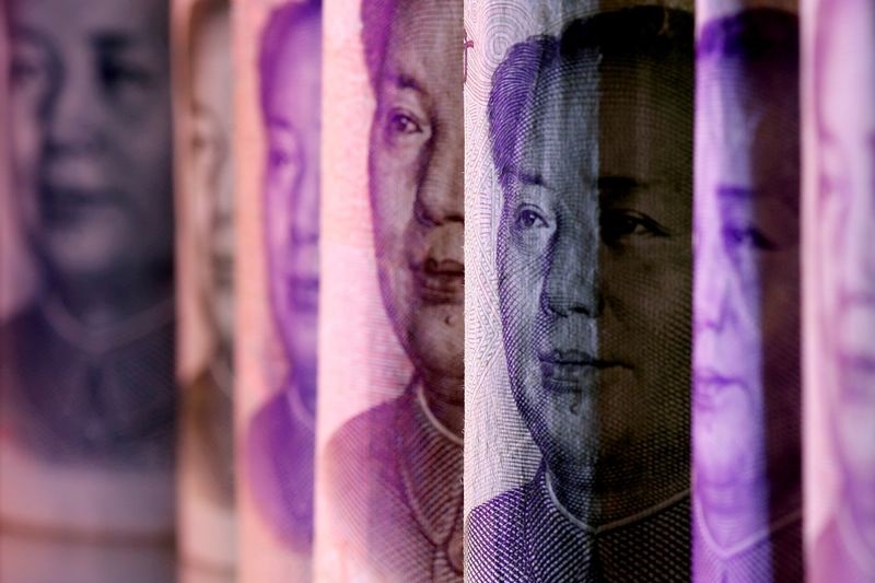 China battles major capital outflow, yuan under pressure