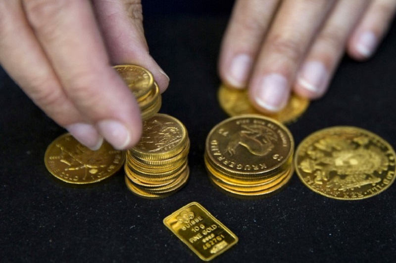 Gold Prices Edge Higher as Dollar Rally Pauses Ahead of Fed Meeting