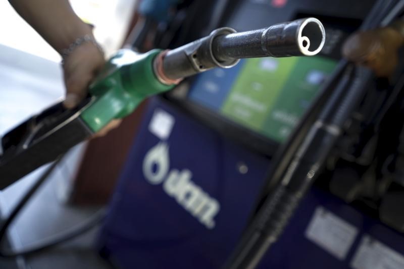 Rising oil prices challenge Fed's inflation and growth strategy