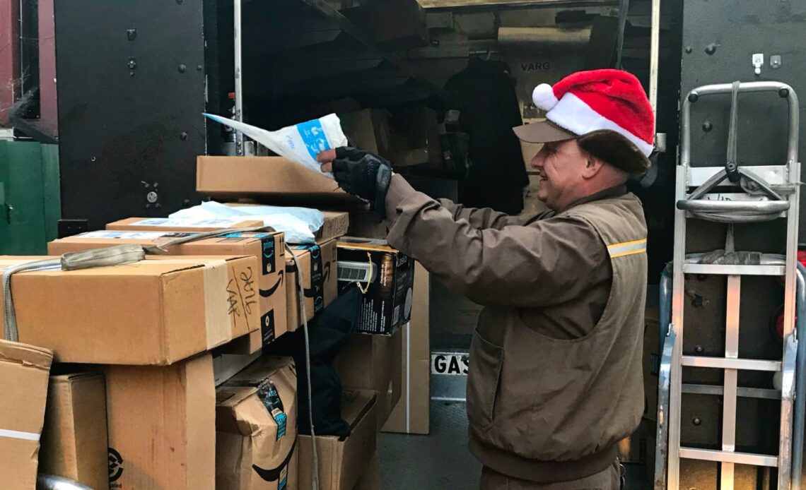 UPS to hire 100,000 holiday workers with Teamsters pay bump