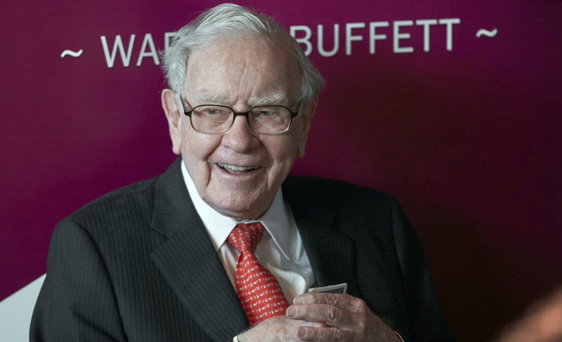 Berkshire Hathaway topped $600,000 a share last week, aiming at $1 trillion market value