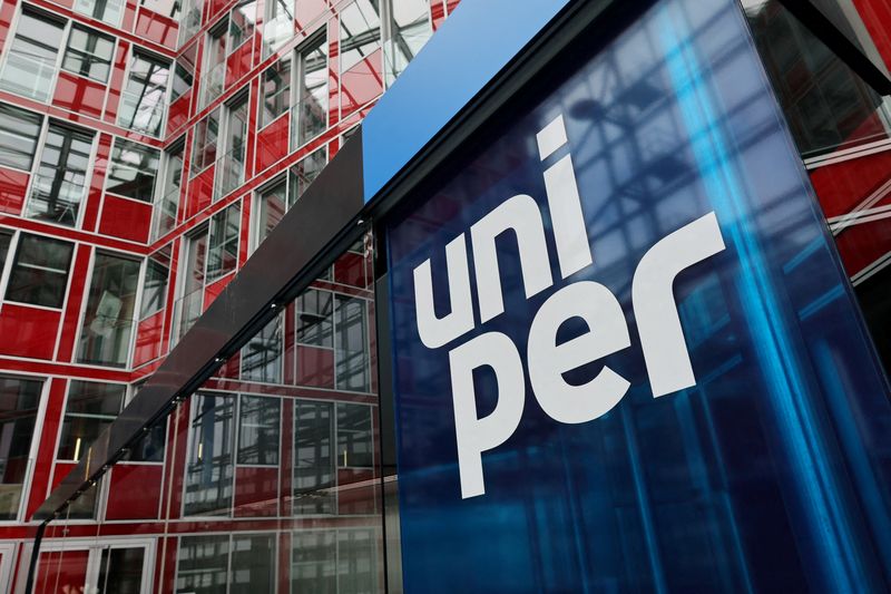 Germany eyes 2025 sale of up to 30% in Uniper, sources say