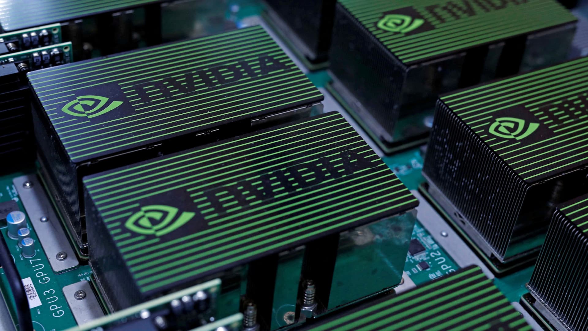 Nvidia may face a massive technical sell-off, chart analyst warns