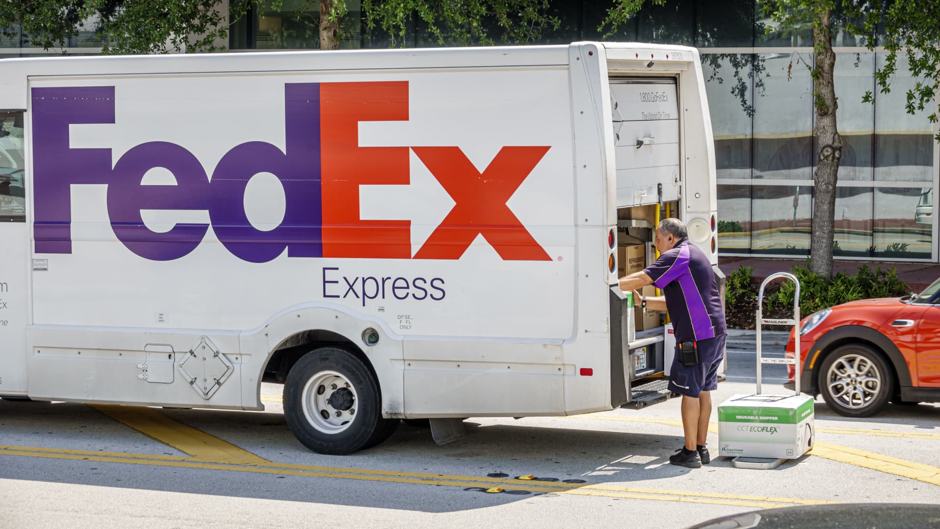 FedEx quarterly profit disappoints as demand for speedy delivery wanes