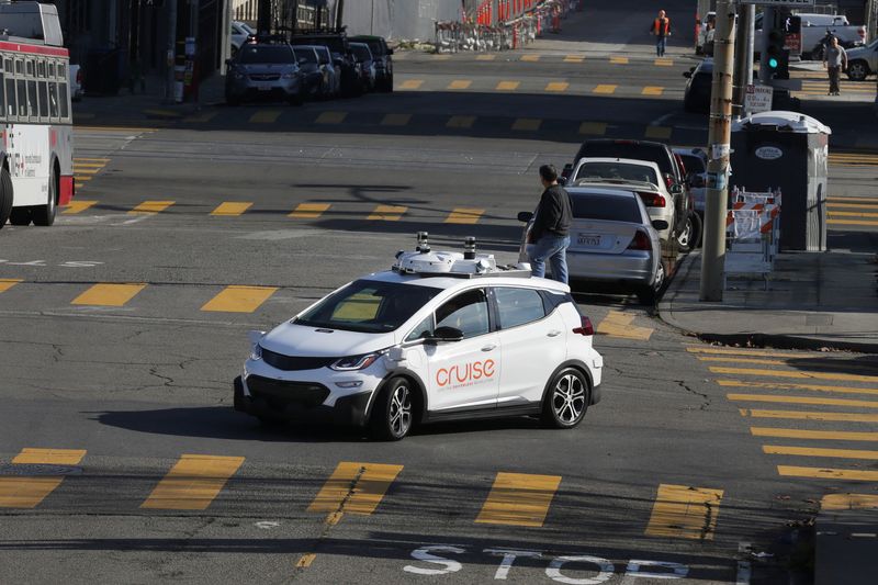 © Reuters. FILE PHOTO: A self-driving GM Bolt EV is seen during a media event where Cruise, GM's autonomous car unit, showed off its self-driving cars in San Francisco, California, U.S. November 28, 2017. REUTERS/Elijah Nouvelage/File Photo