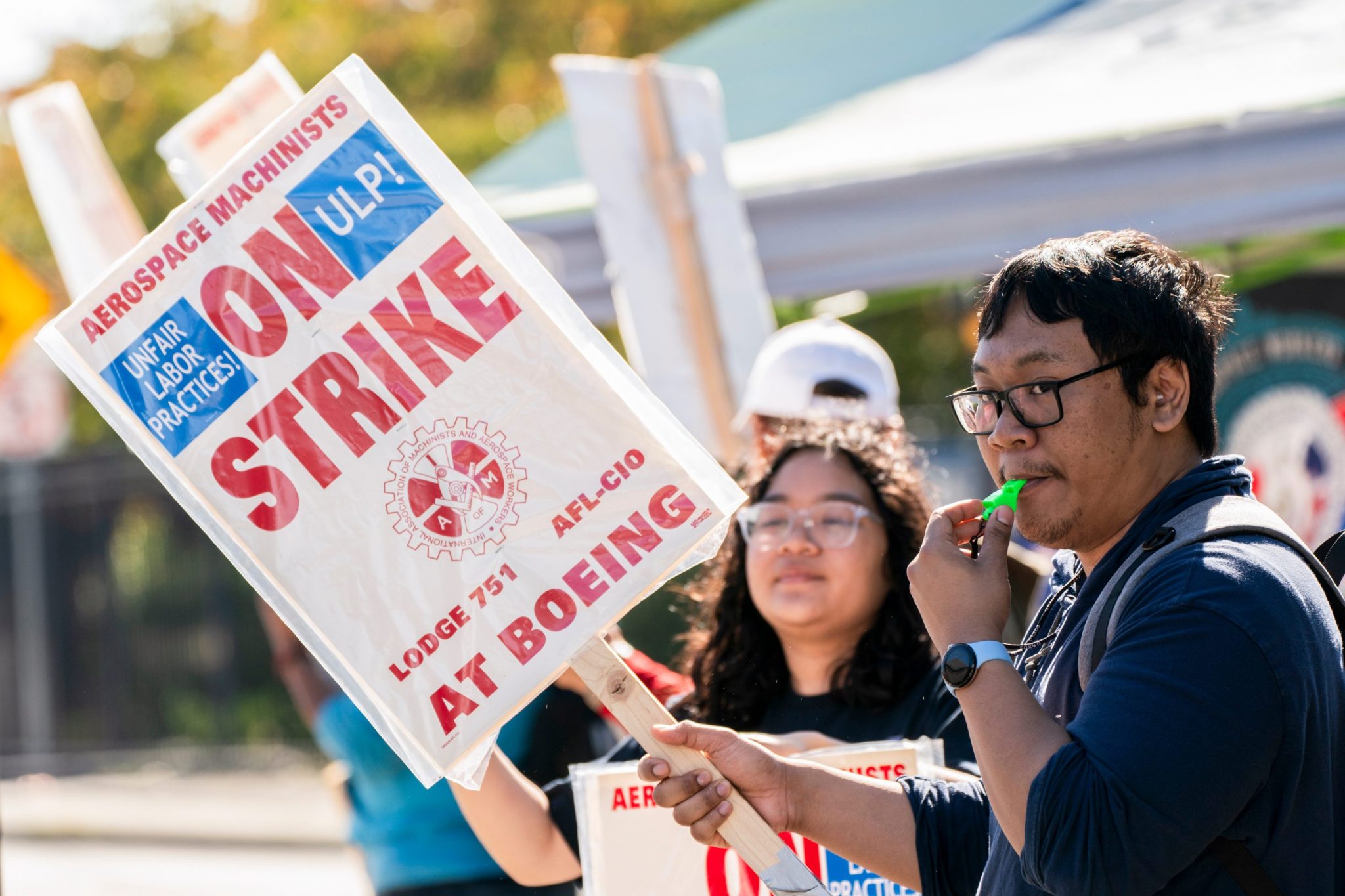 Boeing lines up $35 billion in liquidity amid strike, lay-offs