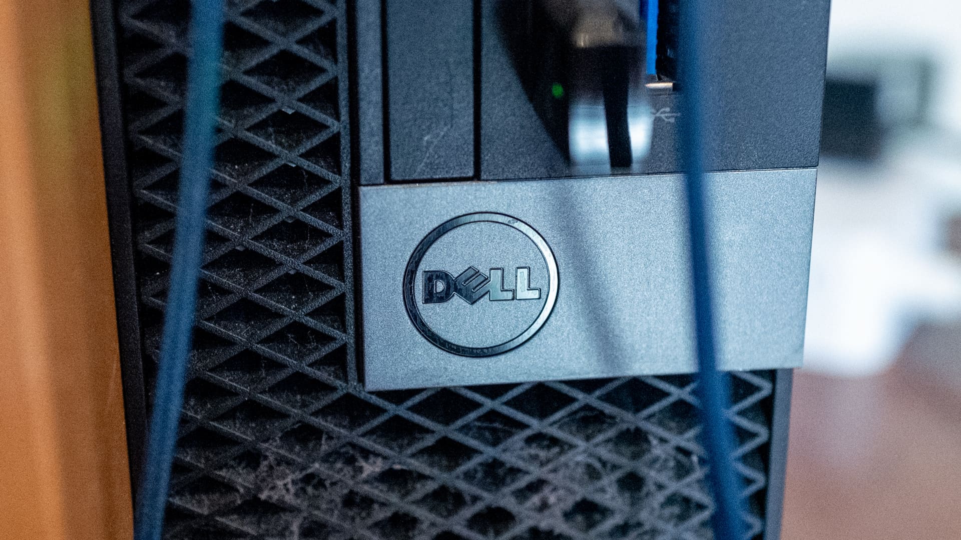 Goldman sees nearly 40% upside for Dell on AI server demand, PC refresh