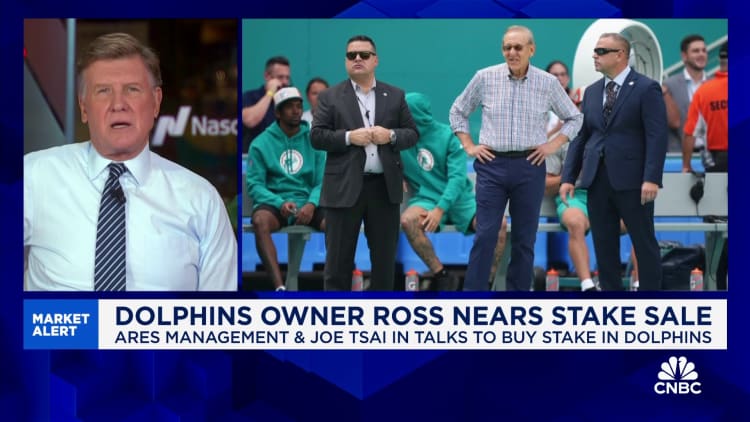 Miami Dolphins owner Stephen Ross nears stake sale