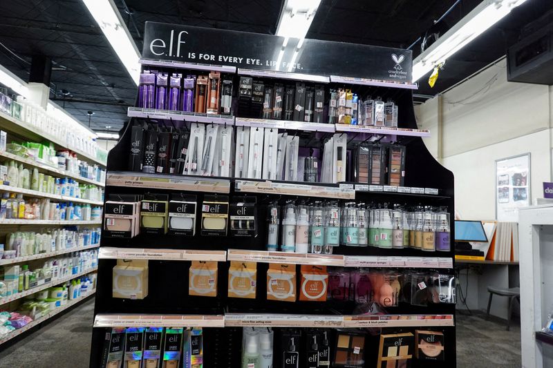 © Reuters. FILE PHOTO: E.L.F. cosmetic products are seen for sale in a store in Manhattan, New York City, U.S., June 29, 2022. REUTERS/Andrew Kelly/File Photo