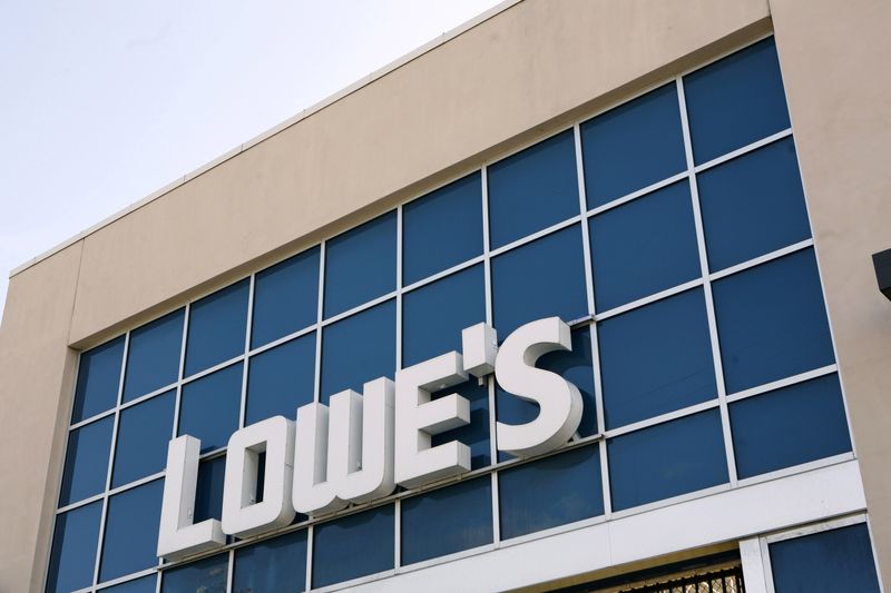 © Reuters. FILE PHOTO: A Lowe's logo is seen in South San Francisco, California February 22, 2010. REUTERS/Robert Galbraith/File photo