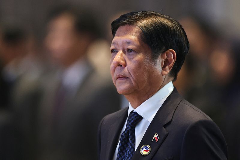 © Reuters. FILE PHOTO: Philippines President Ferdinand Marcos Jr attends the closing ceremony of the 44th and 45th ASEAN Summits and Related Summits and Handing Over of the ASEAN Chairmanship to Malaysia, at the National Convention Centre, in Vientiane, Laos, October 11, 2024. REUTERS/Athit Perawongmetha/File Photo