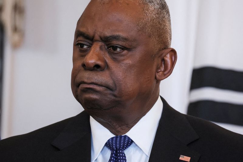 © Reuters. FILE PHOTO: U.S. Defense Secretary Lloyd Austin looks on during a press conference at the State Department in Washington, U.S., October 31, 2024. REUTERS/Leah Millis/File Photo