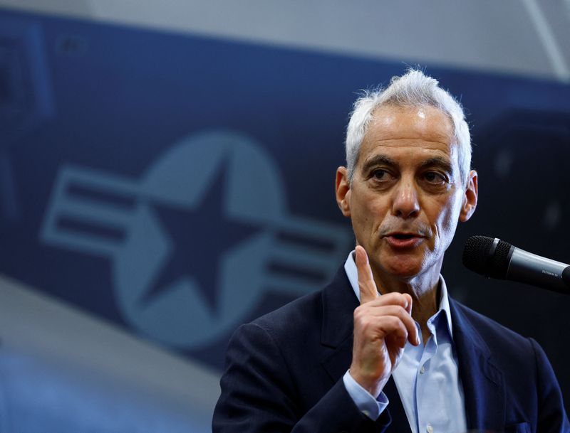 © Reuters. U.S. Ambassador to Japan Rahm Emanuel makes a speech on USS George Washington during Freedom Edge trilateral exercise among United States, Japan and South Korea in the East China Sea, south of the Korean peninsula and west of Japan's main islands November 14, 2024. REUTERS/Kim Kyung-Hoon