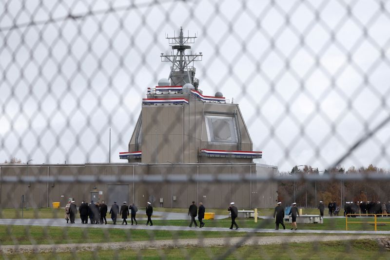 © Reuters. FILE PHOTO: Delegates visit the deck house of the American ballistic missile defence base to be integrated into the