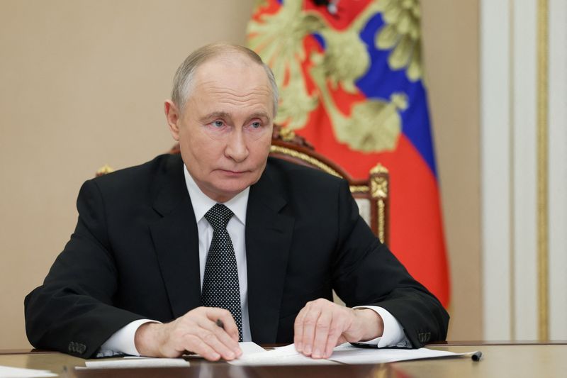 © Reuters. FILE PHOTO: Russian President Vladimir Putin takes part in the ceremony to launch Chukotka nuclear-powered icebreaker via video link, at the Kremlin, in Moscow, Russia November 6, 2024. Sputnik/Vyacheslav Prokofyev/Pool via REUTERS/File Photo