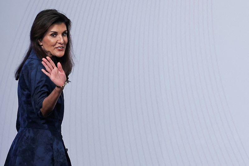 © Reuters. FILE PHOTO: Former U.S. Ambassador to the United Nations Nikki Haley waves to the audience before giving a speech at the annual Ketagalan Forum in Taipei, Taiwan August 21, 2024. REUTERS/Ann Wang/File Photo