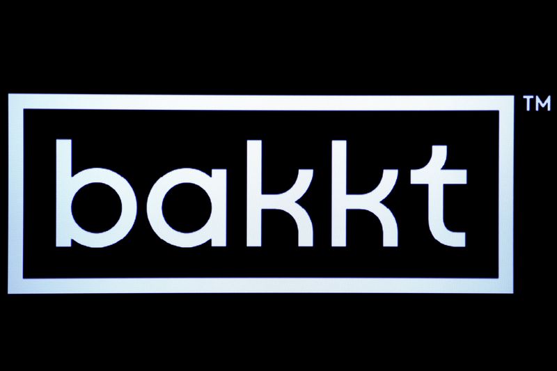 © Reuters. FILE PHOTO: The company logo for Bakkt is displayed on a screen at the the New York Stock Exchange (NYSE) in New York City, U.S., October 18, 2021.  REUTERS/Brendan McDermid/ File Photo