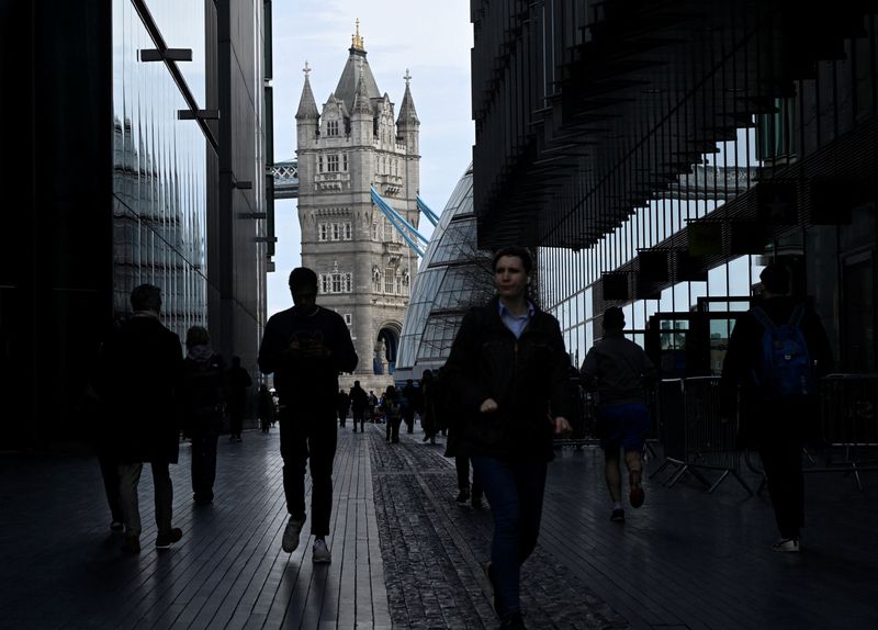 © Reuters. FILE PHOTO: People walk through the 'More London' business district with Tower Bridge seen behind in London, Britain, March 16, 2023. REUTERS/Toby Melville/File Photo