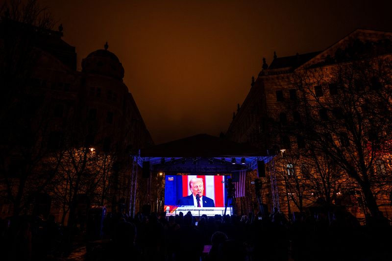 © Reuters. FILE PHOTO: U.S. President Donald Trump is seen on a screen during his speech at an inauguration party held in Budapest outside the U.S. embassy in Budapest, Hungary January 20, 2025. REUTERS/Marton Monus/File Photo